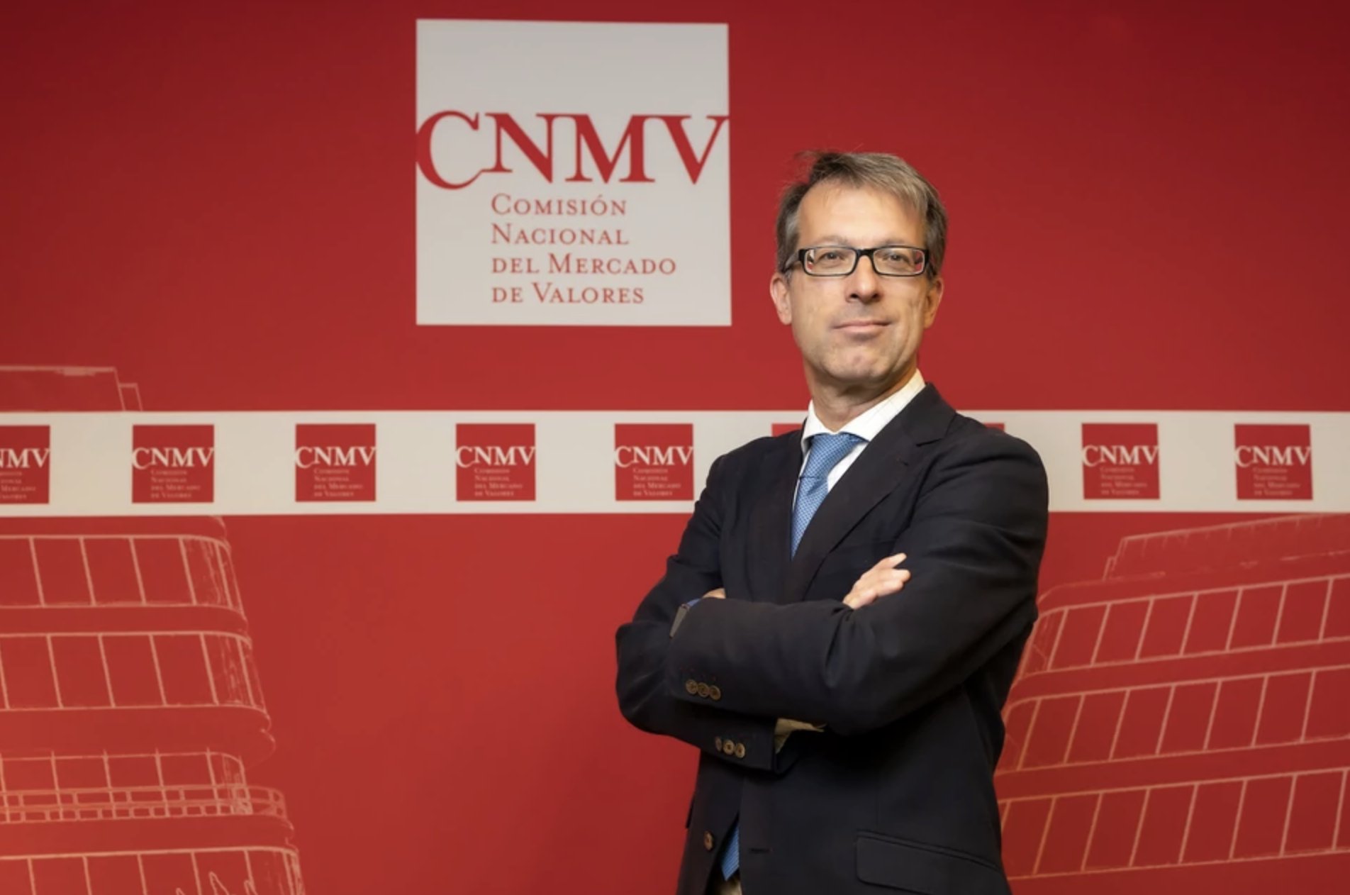 AntonioRoblesML's tweet card. Hay Derecho ha recurrido el nombramiento del marido de Teresa Ribera en la Comisión Nacional del Mercado de Valores (CNMV). Fuentes jurídicas explican a