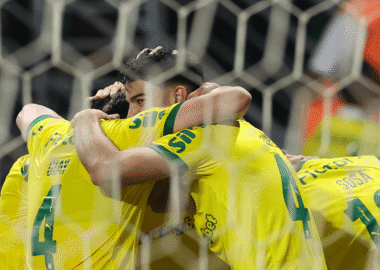 3VV's tweet card. O Palmeiras venceu o RBB por 5x1 de virada nesta noite de 4a feira no Allianz Parque. Gols de Bruno Fuchs, Vitor Roque (2x), Felipe Anderson e Flaco López.