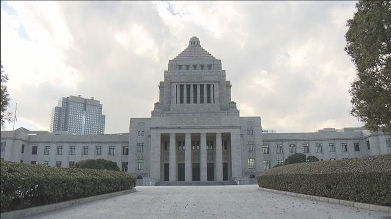 YahooNewsTopics's tweet card. 文化の日である11月3日に新たに「明治の日」を設ける議論が進んでいます。