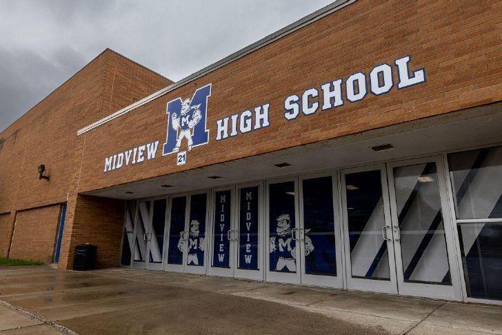 YourChronicle's tweet card. Two Midview High School students have been awarded the Western Golf Association's Chick Evans Scholarship, a full housing and tuition college scholarship that is given to golf caddies each year...