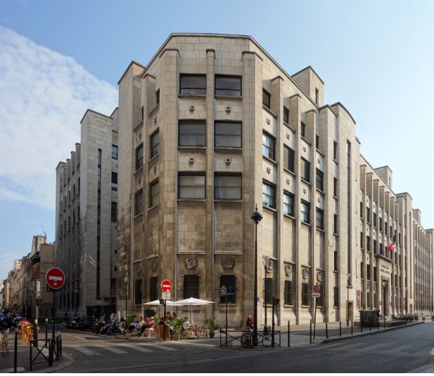 leJDD's tweet card. La Faculté de Médecine de Paris a été victime d’un cambriolage et plusieurs bureaux de chercheurs du CNRS ont été forcés. Une dizaine de disques durs contenant des informations sensibles ont été...