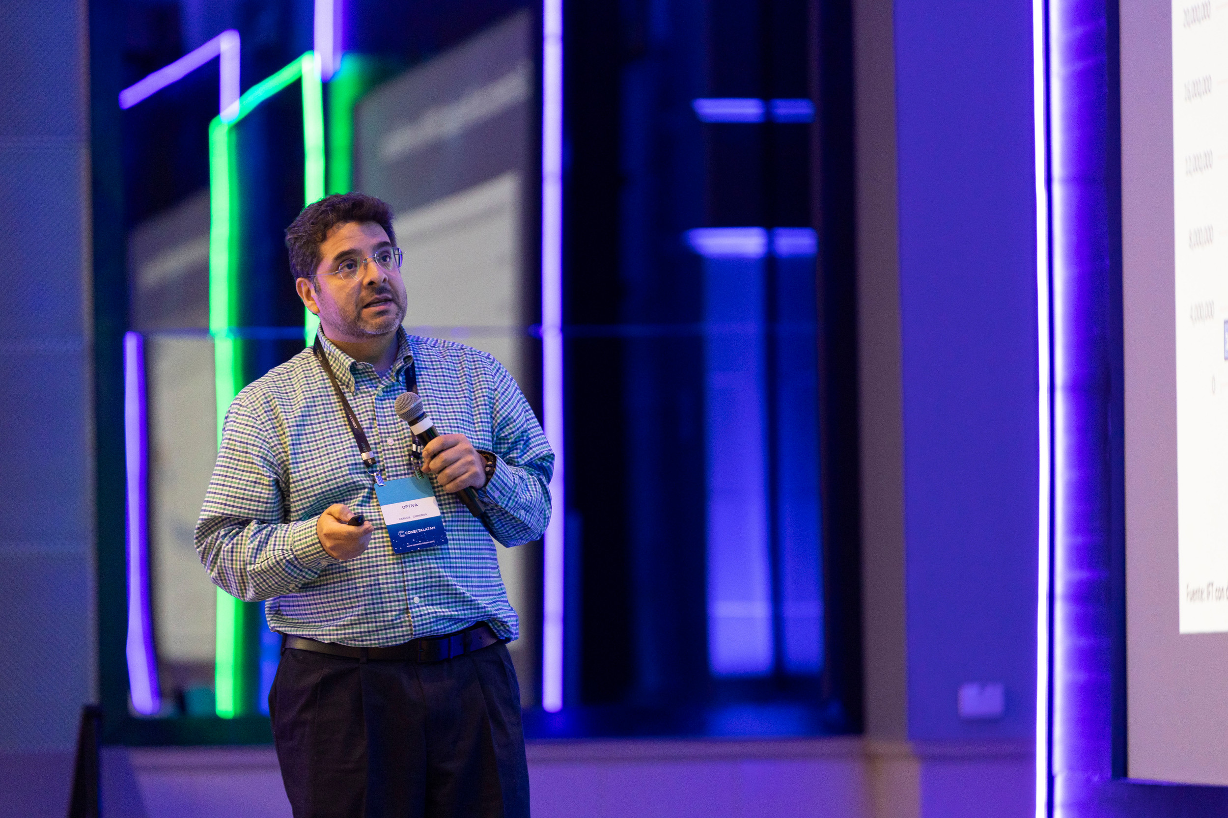 conecta_latam's tweet card. En el panorama de las telecomunicaciones, los Operadores Móviles Virtuales (OMV's) han comenzado a transitar de la infancia a la adolescencia tecnológica