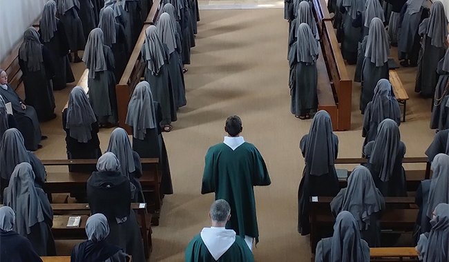 ntrouiller's tweet card. L’institut religieux des Sœurs apostoliques de Saint-Jean traverse une crise interne majeure. Un tiers d’entre elles vivent hors de la communauté et elles sont