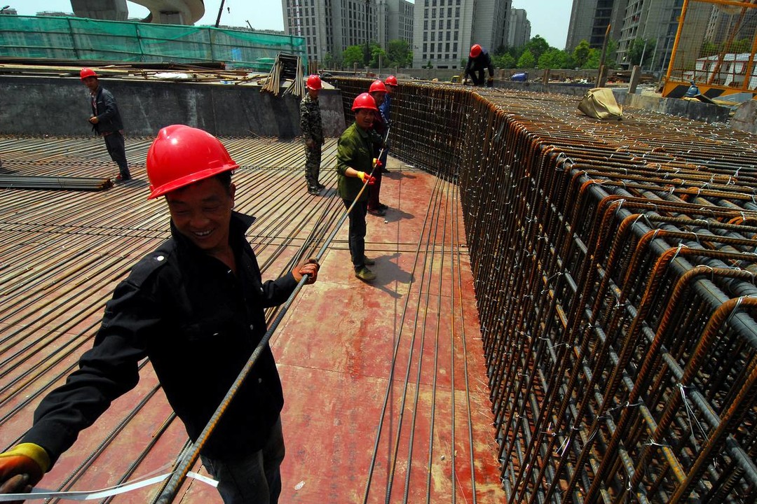 ProjContrCommty's tweet card. Researchers estimate the world needs to increase investment by about 0.4% of global output between now and 2030 to meet the increasing demand to move people and goods.