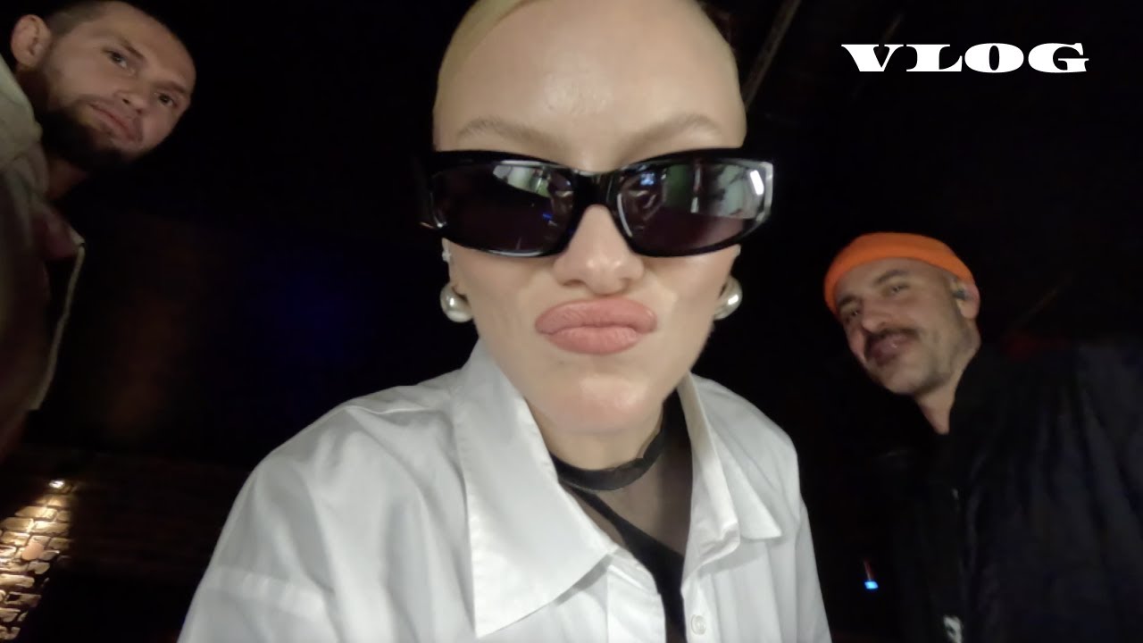 AnnBloggerKid's tweet card. TOUR VLOG 2 – jsem zamilovaná