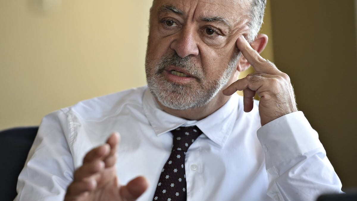 Danielelorain's tweet card. Dans une autre chronique, je vous racontais le triste sort de M., clouée au lit depuis deux ans, et de son conjoint, entièrement dévoué à ses soins.