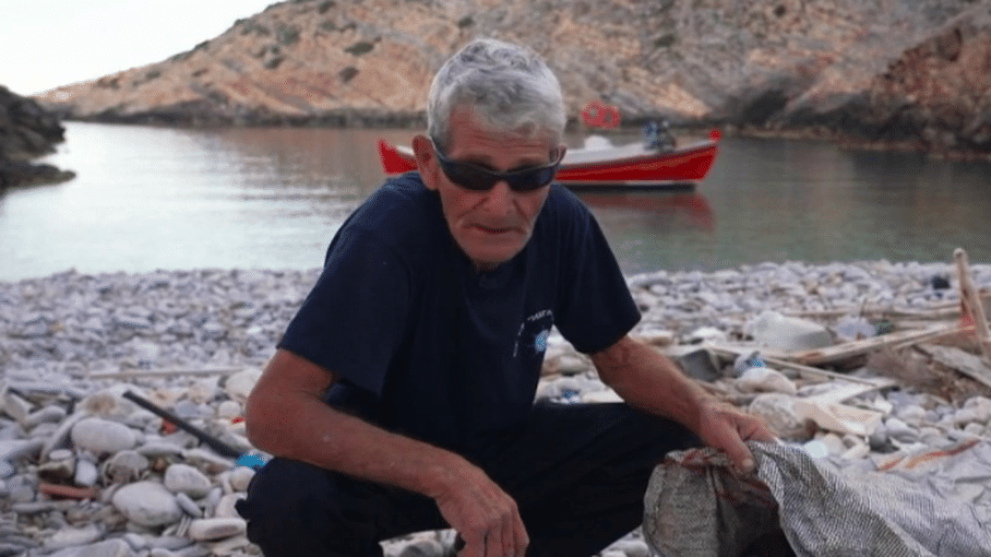 JeromeOLLIER's tweet card. Direction Amorgos, en Grèce. Sur cette île des Cyclades, certains pêcheurs sont même rémunérés pour ramasser ces déchets. Explications.