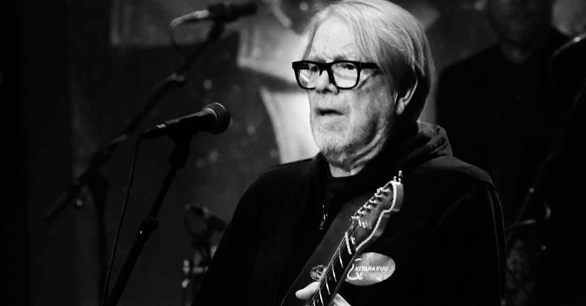 OSeppanen's tweet card. Silvennoinen oli tunnettu näyttelijä ja taitava muusikko.