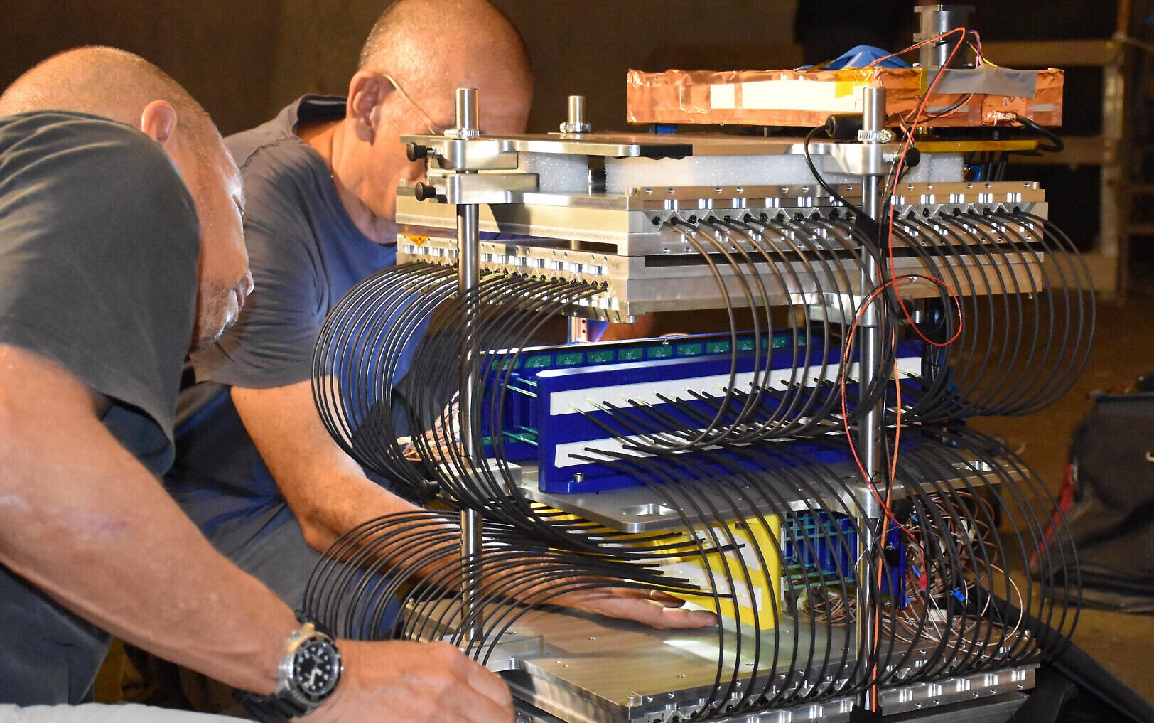 SBIJournal's tweet card. A Tel Aviv University team is using muon detectors to track powerful particles, hoping to build a 3D map of undiscovered tunnels, chambers and fortifications under the hole-y city