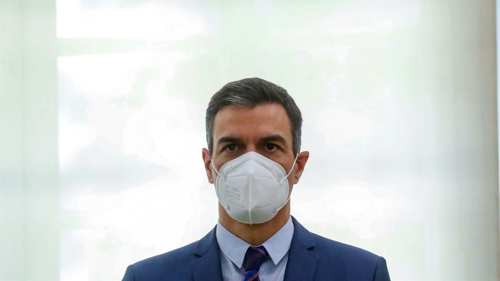 jcsedeno's tweet card. El presidente del Gobierno, Pedro Sánchez, ha anunciado este viernes que las mascarillas dejarán de ser obligatorias en los espacios al aire libre a partir del sábado 26 de junio.
