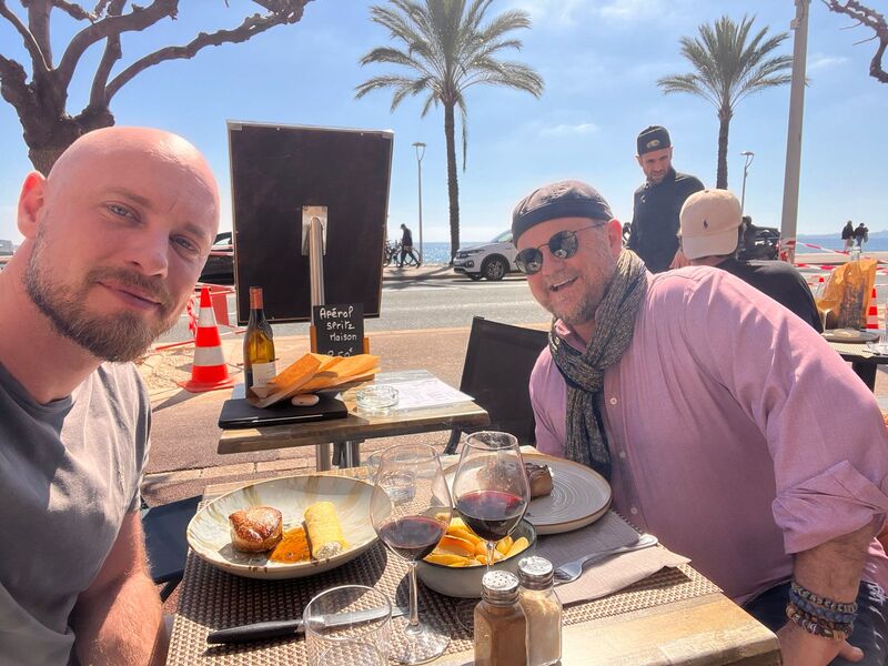 accendogroupe's tweet card. c'est le 25 mai et l'anniversaire de Peter Ivantsov GCG Real Estate Global Capital Group . Je te souhaite une année plein de bonheur, d'aventure, de réussite à toi, à ta maman et à ton entourage à...