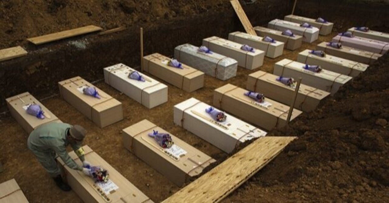 h_k_mari's tweet card. 「私は絶対に忘れない！」ー 【東日本大震災の千年に一度の「国難」で、超党派での対応が必要な時に、野党自民党は民主党の復興政策案の全てに反対　「審議拒否」や「内閣不信任案」までしていた　何たる事か！】 　今日は、あの東日本大震災から１１年目になる節目の日です。 あの日は、チラチラと雪が降っていて寒い日でした。私は水産倉庫の作業場で、薪ストーブを炊いて「網づくり」をしていました。 　いきなり、ド...