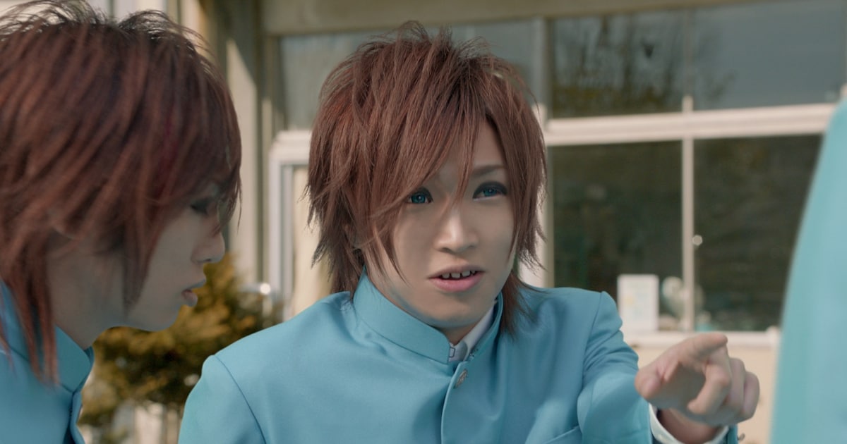 Discodeer's tweet card. ソフトバンクの新CM「どうなる白戸家」編が、明日2月2日よりオンエア開始。このCMにゴールデンボンバーと前田敦子が出演している。