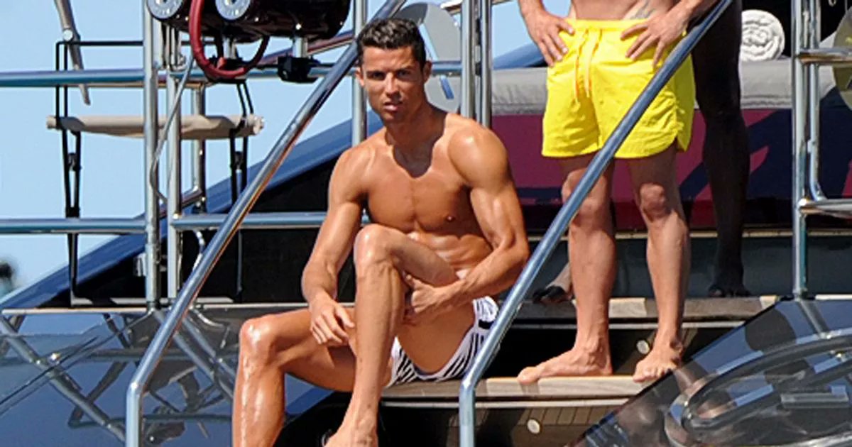 InventoryTools's tweet card. The sleek vessel features several double bedrooms, areas for eating and relaxing, both indoors and outside in the sunshine, and even it's own bar