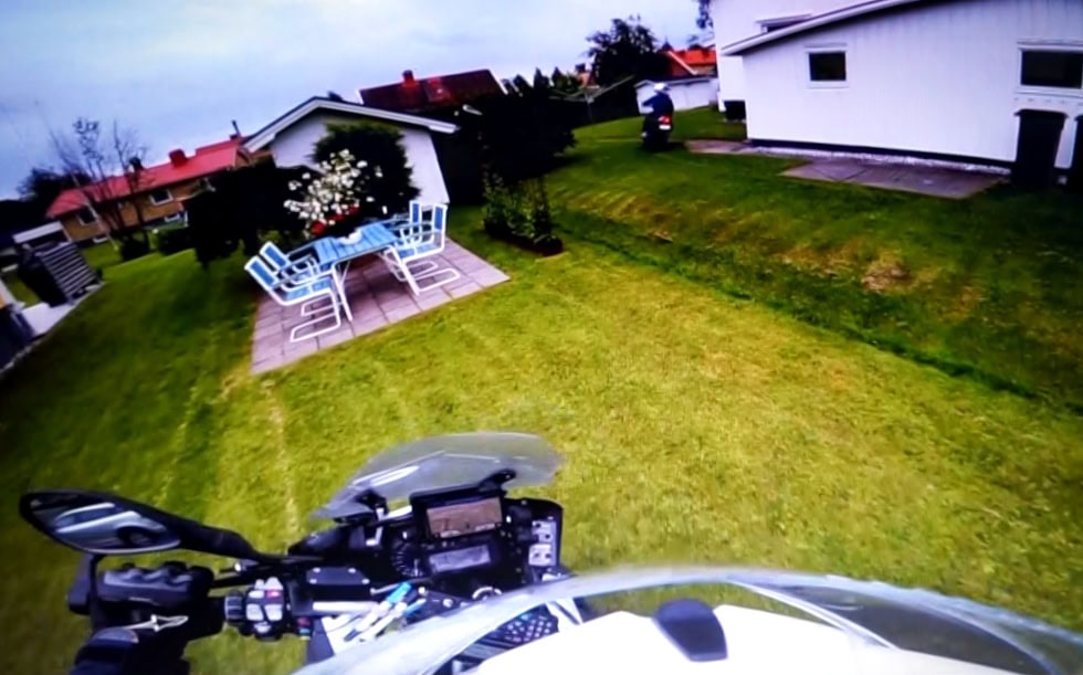 Polistidningen's tweet card. Polisen Carl Lindberg jagade en 15-åring på moped. Nu har Högsta Domstolen dömt honom för tjänstefel.