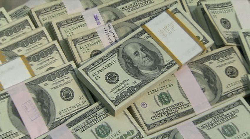 SBSBiznews's tweet card. 달러-원 환율이 야간 거래에서 상승 폭을 확대하며 1470원을 넘어섰습니다.상승세를 보이던 뉴욕증시가 기술주의 급락 속에 하락 반전하자 위험회피 심리가 커지면서 원화도 약세 압력을 받았습니다.오늘(21일) 오전 2시 서울 외환시장에서 달러-원 환율은 전장 종가 대비 6.60원 오른 1472.20원에 거래를 마쳤습니다.야간 종가 기준으로 지난 4월…