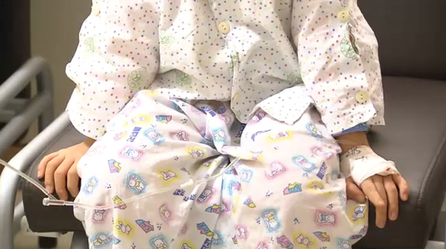 SBSBiznews's tweet card. [앵커]독감 환자가 지난해보다 14배 급증했습니다.지난겨울 혹독한 독감의 시기를 보냈는데, 그보다 더 최악은 올 겨울이 될 거란 전망입니다.정광윤 기자, 독감 환자가 작년 이맘때보다 14배 늘었다는 건가요?[기자]그렇습니다.지난해 같은 시기 독감 의심 환자가 외래환자 1천명당 5명이 채 안 됐던 것과 비교하면 14배 넘게 폭증한 상황입…