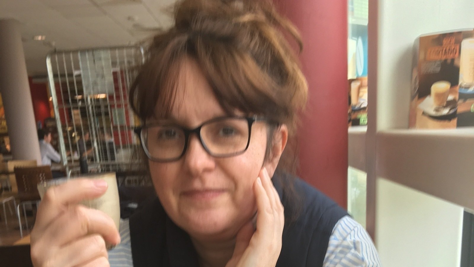 JuliebMAR's tweet card. Lung cancer patients right to live.