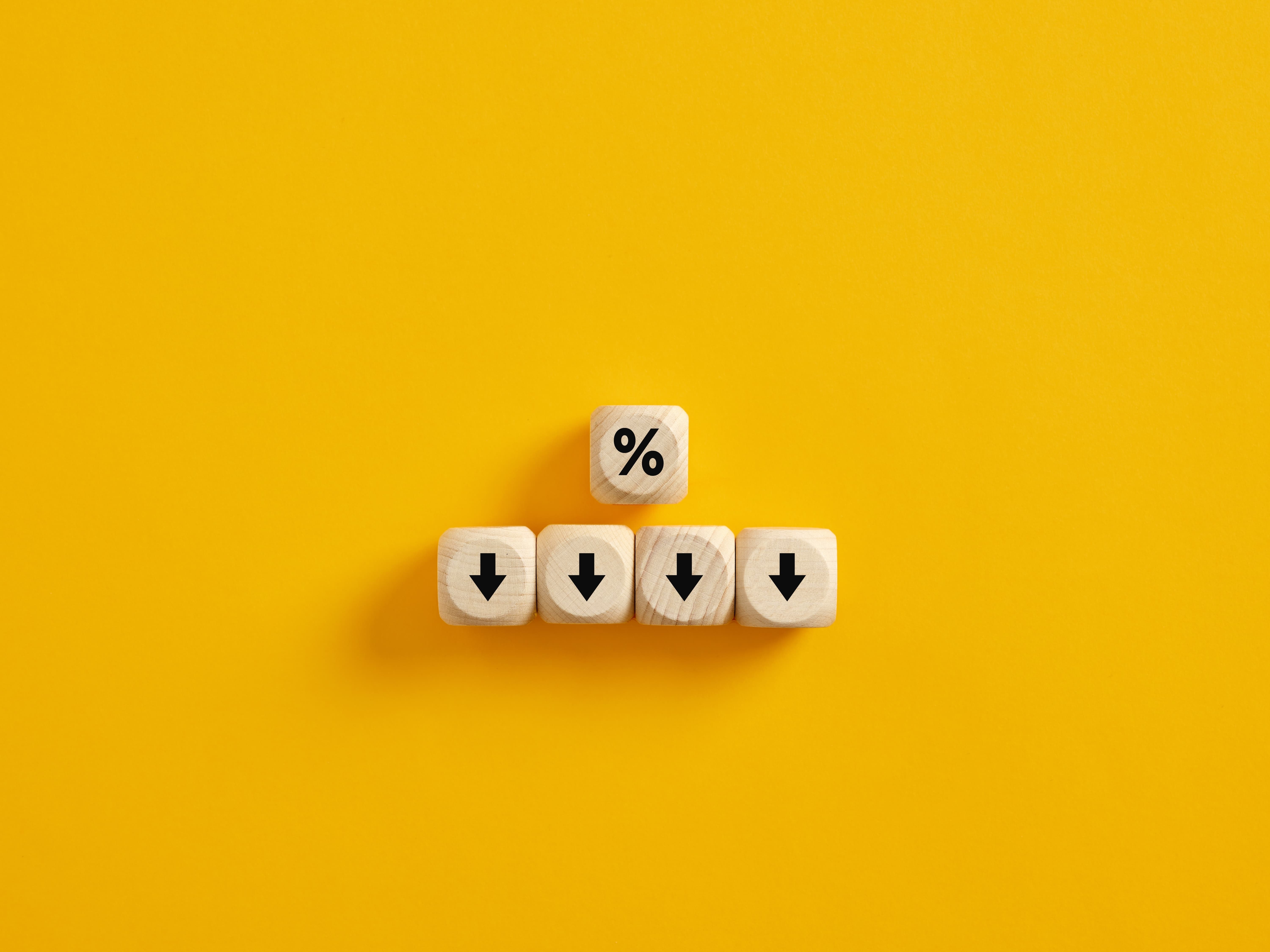 Talenom's tweet card. Hallitus on esittänyt, että 1.1.2026 alkaen 14 prosentin alennettu arvonlisäverokanta muutettaisiin 13,5 prosenttiin. Mitä tämä tarkoittaa?