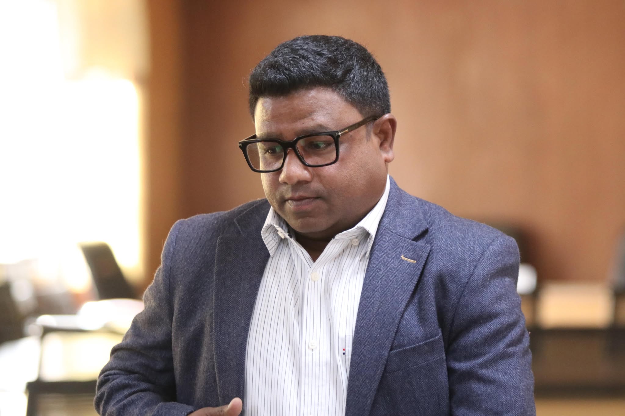 12khari's tweet card. “अब नयाँ पार्टी बनाउँछौँ । मानुषी यमी भट्टराई, सुदन किराँती लगायतका साथीहरू भएर पार्टी बनाउँछौँ,” उनले भने, “वक्तव्य जारीको तयारी गर्दैछौँ ।” पार्टीको नाम प्रगतिशील लोकतान्त्रिक पार्टी, प्रगतशील...