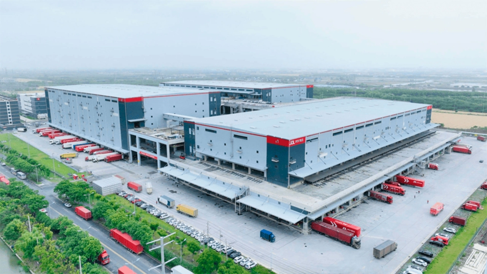 int_multimodal's tweet card. La nave logística ha vivido una transformación profunda en las últimas tres décadas, y ha pasado de concebirse como un espacio de almacenamiento centrado en muelles y superficie a una plataforma...