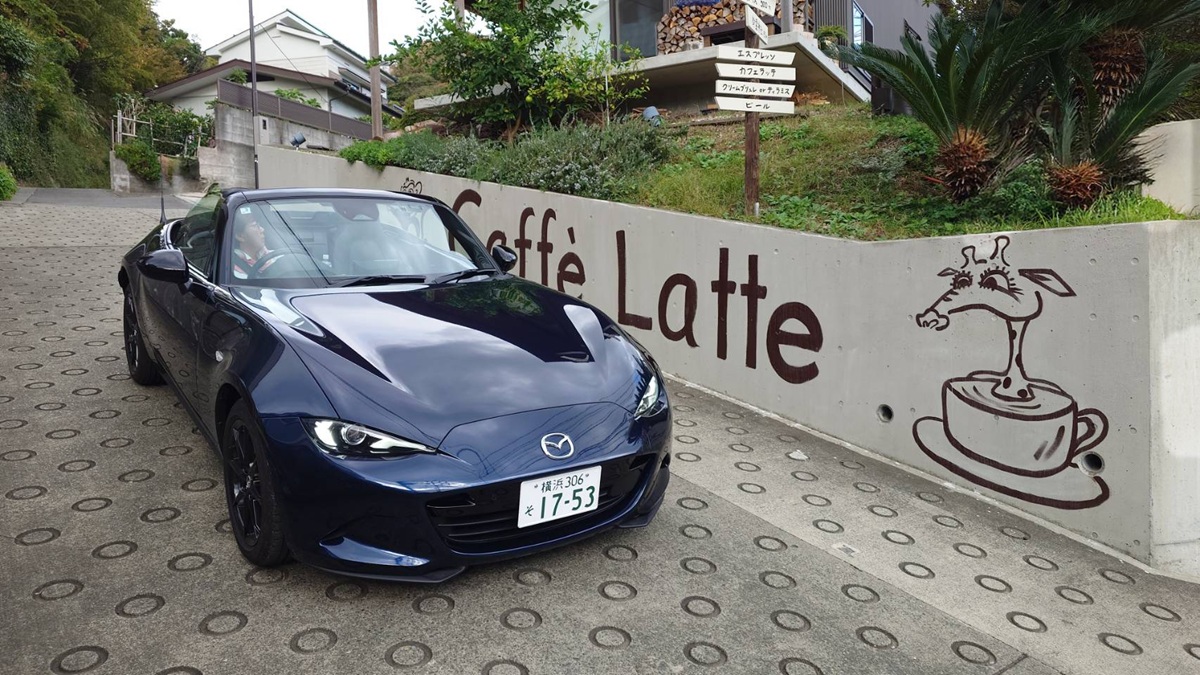 AutoBild_Japan's tweet card. 一人マツダ応援団長の筆者が現在のマツダのラインナップすべてに乗るという無茶ぶり企画も今回が最終回。最後に乗る自