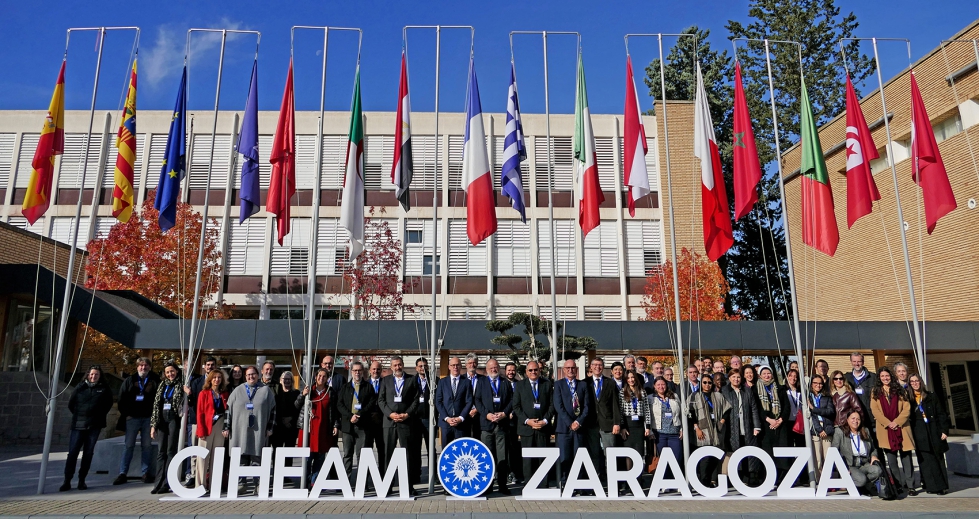 Horticom's tweet card. CIHEAM Zaragoza acogió el 11 y 12 de noviembre el simposio internacional que ha analizado el futuro de la cooperación agroalimentaria...