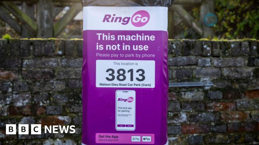 BBCNews's tweet card. A survey suggests three-quarters of drivers had issues with parking apps.