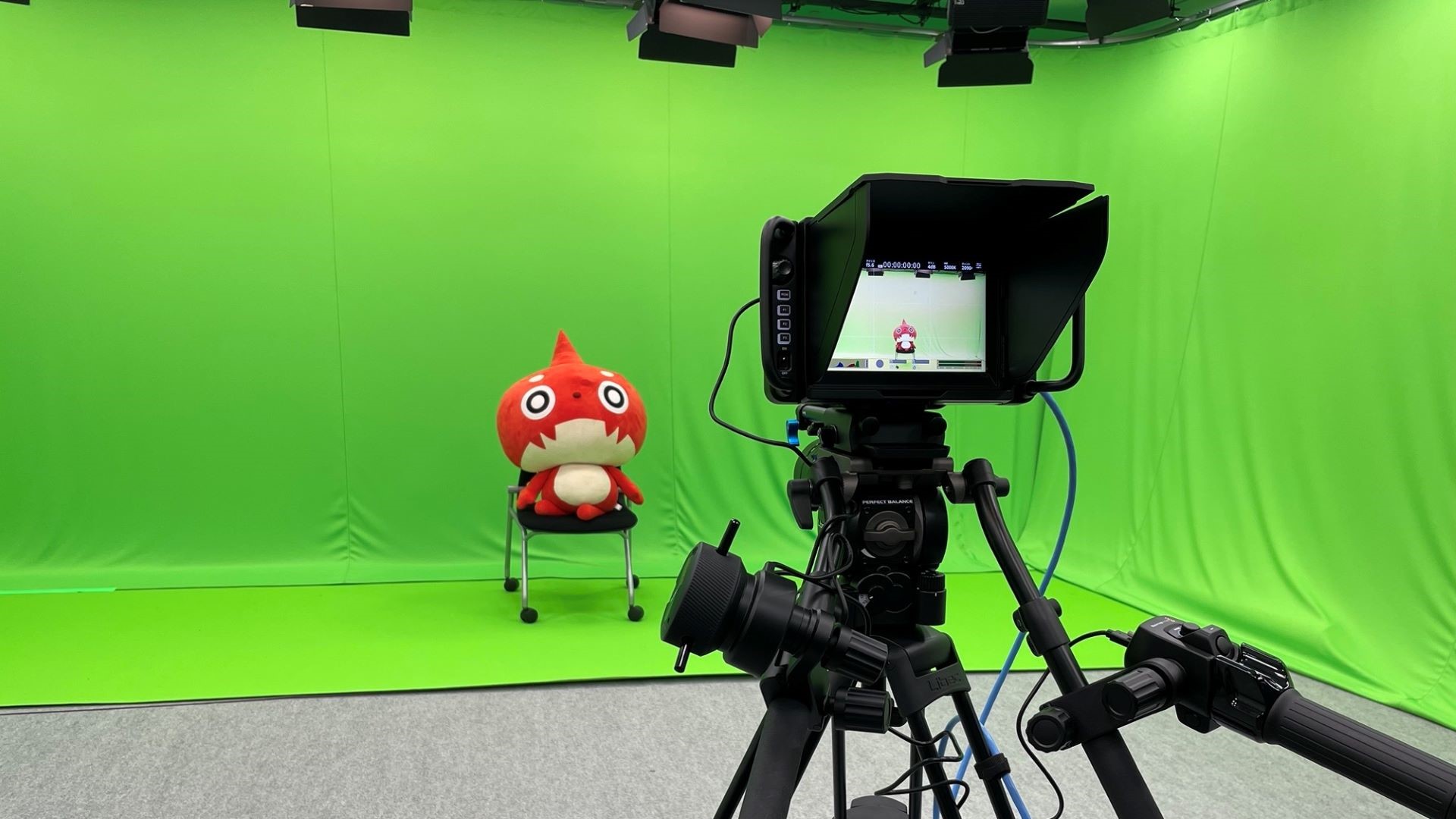 pronews's tweet card. UnrealEngineや4K配信も可能な、日々進化し続けるスタジオ株式会社MIXI 株式会社MIXIのさらに詳しい内容を公開中 BlackmagicDesignによると、株式会社MIXIがインハウス動画配信スタジオにBlackmagicDesignのワークフローを取り入れて運用しているという。4K配信やUnrealEngineを使用したバーチャルプロダクションなど、新しい取り組みに挑戦して...