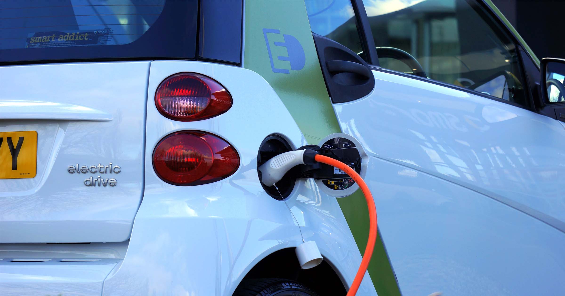 OptimoRoute's tweet card. Green logisticses focus on minimizing the carbon footprint of organizations through sustainable logistics strategies.