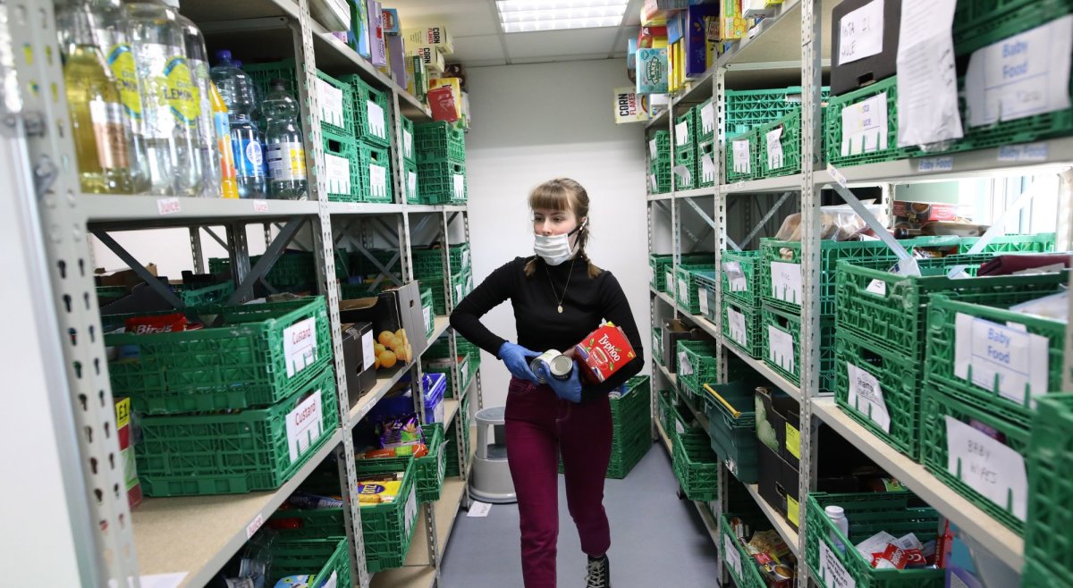 SocMetricsComm's tweet card. Covid has worsened poverty and inequality, but vulnerable families have been struggling for a long time.