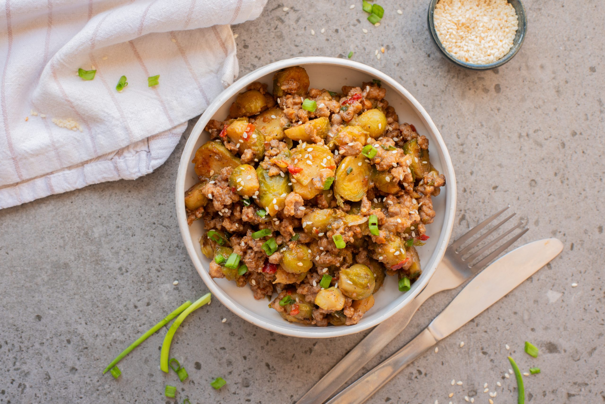 Paula_CallMePMc's tweet card. flavorful dinner made in one pan.Tossed in a sweet chili and soy sauce glaze, it’s quick to cook and perfect for busy weeknights.