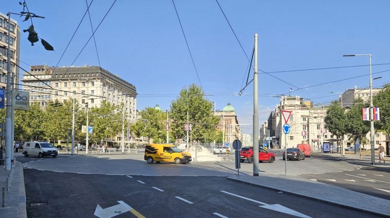 javnirizik's tweet card. Kao master inž. saobraćaja, pokušaću u ovom tekstu da izložim ulogu, funkciju i značaj kružnog toka, njegove suštinske elemente, kriterijume primene, razliku između protoka i kapaciteta, kao i...