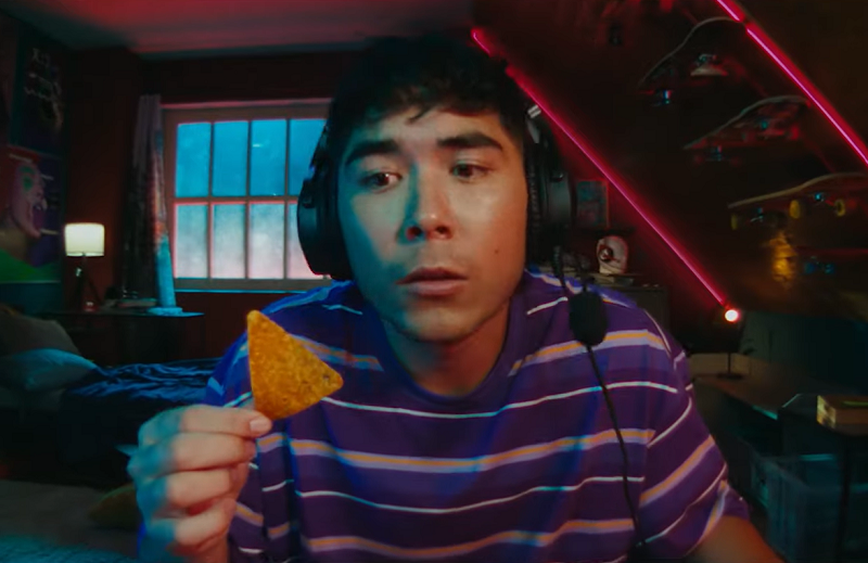 technews_tw's tweet card. 根據調查，多數玩家喜歡玩遊戲時吃零食，但有趣的是，也有許多人玩遊戲時不喜歡聽到別人吃東西的聲音。百事可樂旗下的玉米片品牌多力多滋（Doritos）最終發現，與其開發吃起來噪音很小的玉米片，還不如開發遊戲時降噪的 AI 技術。  許多人喜歡玩遊戲或遠端工作時吃東西，甚至線上會議時偷吃東西，但對網路另一...