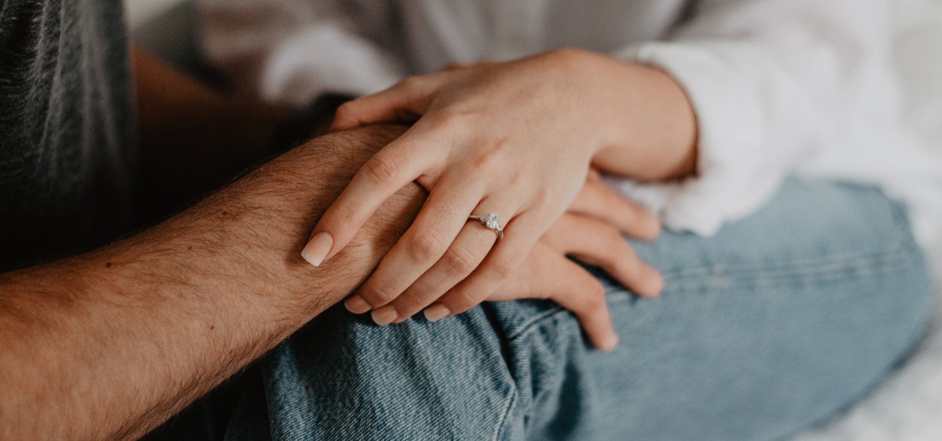 EventSourceCA's tweet card. Choosing between moissanite vs diamond for your engagement ring? Check out their differences to help you choose the perfect stone.