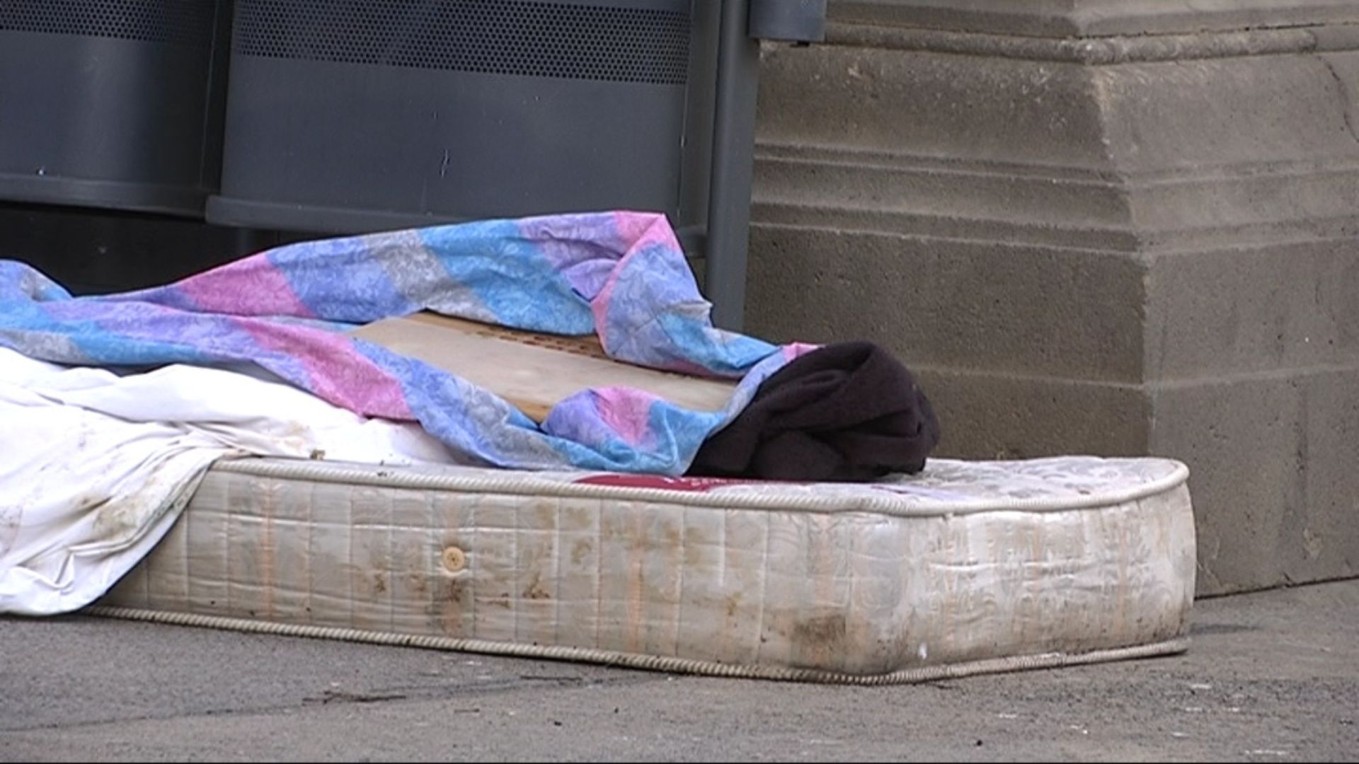 btvnoticies's tweet card. Arrels Fundació reclama activar abans l'alerta per fred que implica mobilitzar diferents dispositius municipals: "Dormir al carrer és dur amb 0 o 5 graus".