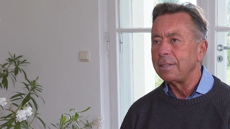 NorbertBolz's tweet card. Die Berliner Staatsanwaltschaft ermittelt gegen den Medienwissenschaftler Norbert Bolz wegen eines Tweets. Bolz betont die satirische Absicht und kritisiert die mangelnde Differenzierung. „Es ist...