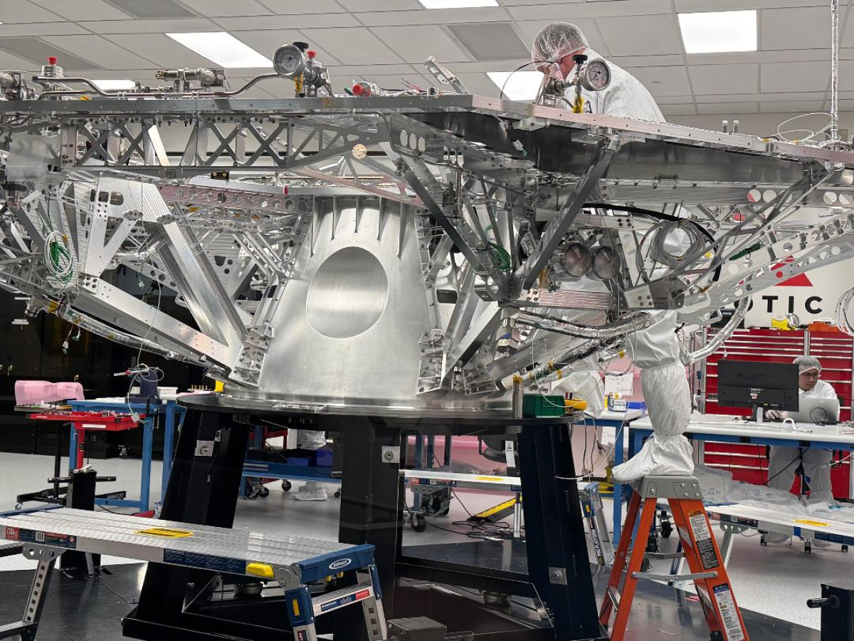 Spaceboffins's tweet card. The team pay a visit to Astrobotic, in Pittsburgh...