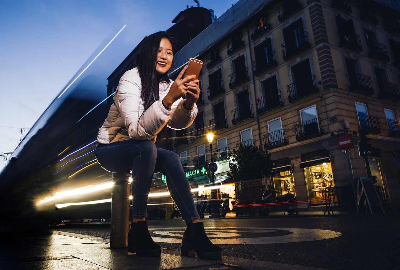 TigerGraphDB's tweet card. Learn how TigerGraph helps build a connected customer experience by leveraging graph analytics to enhance personalization and customer insights.