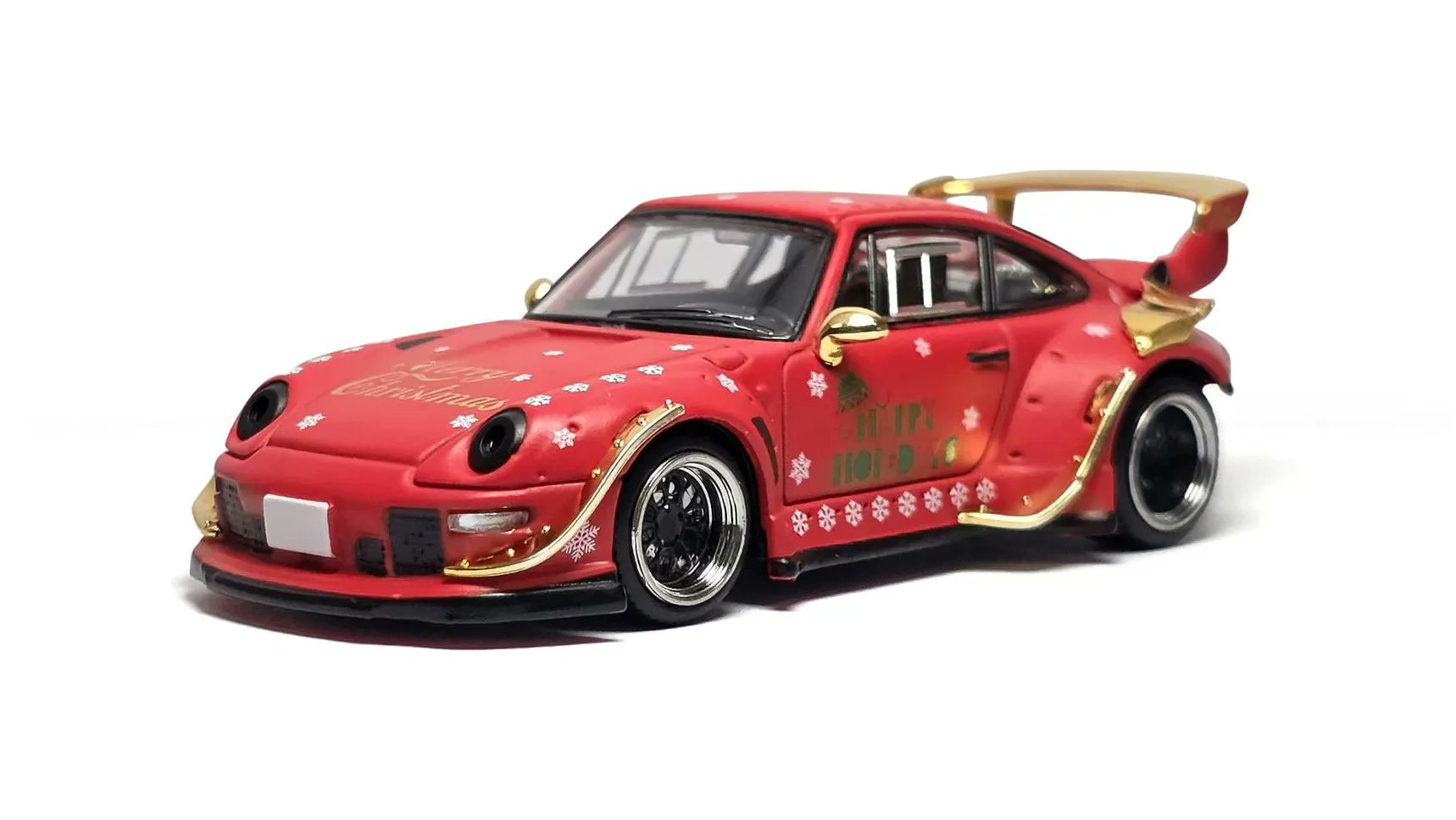 164hunters's tweet card. Depuis quelques jours, la Mariah s’est réveillée ce qui veut dire que Noël approche à grand pas et les marques ne vont pas passer à côté.