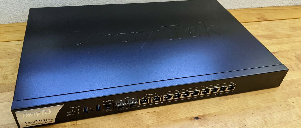 SnapperNetworks's tweet card. An enterprise level broadband router that can manage a whole network