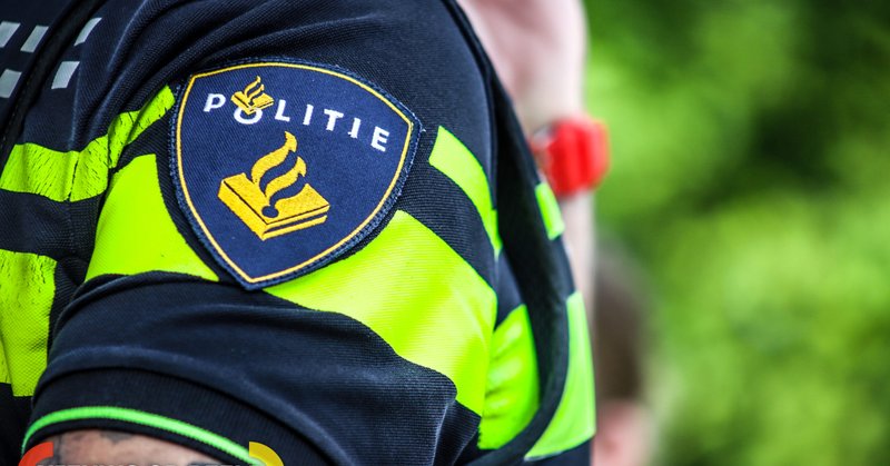 Auto belandt in water