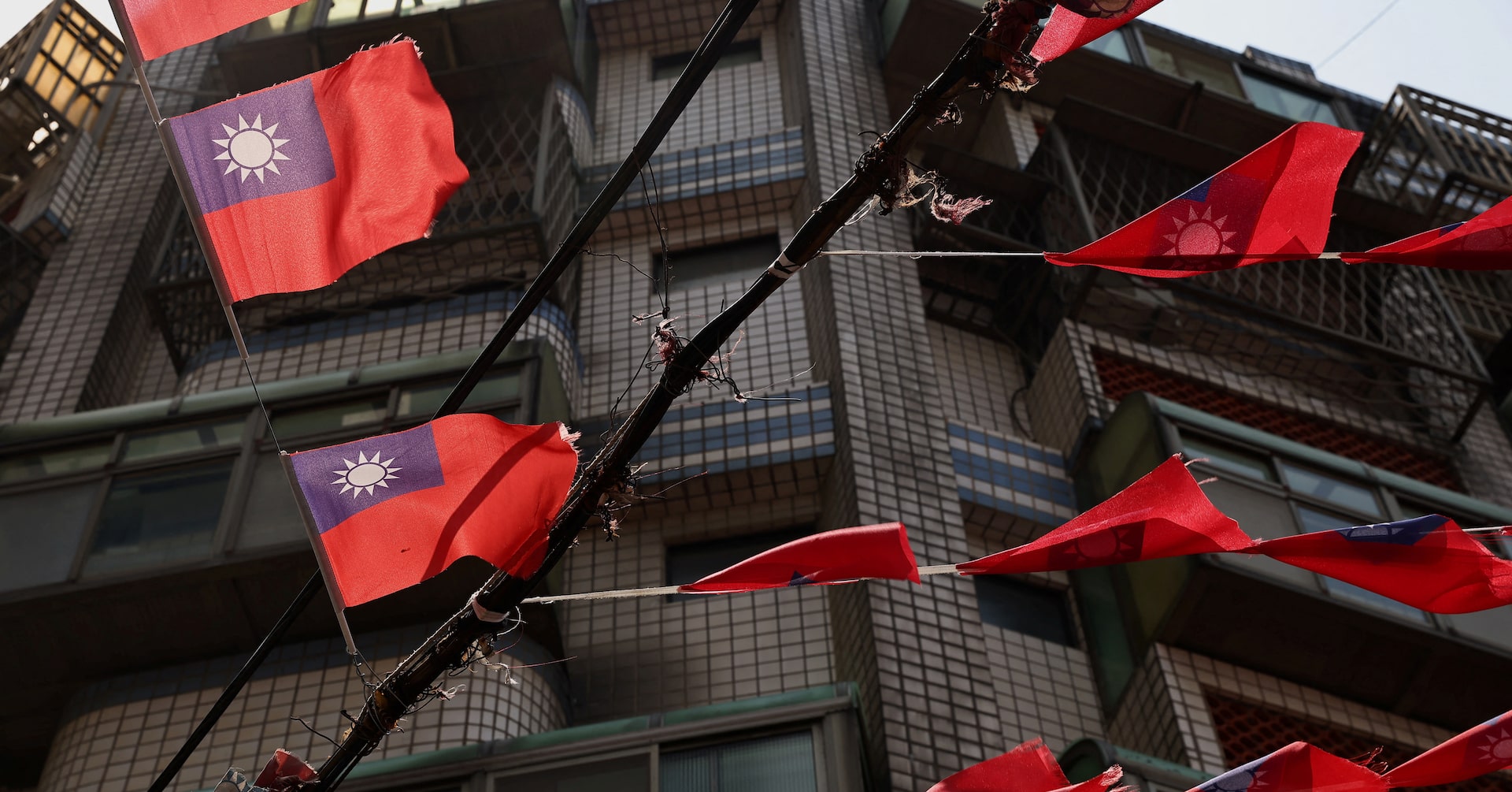 kobahawk's tweet card. 外務省は２１日、台湾が日本産食品に対する輸入規制を全て撤廃したと発表した。２０１１年の福島第１原発の事故後に導入した措置を段階的に緩和してきたが、福島、群馬、栃木、茨城、千葉産の食品に対する放射性物質検査報告書の添付義務付けなどが残っていた。