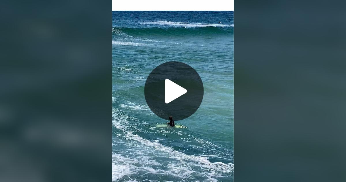 PontaNegraMaric's tweet card. 74 gostos, 3 comentários, "Você já ouviu falar de Ponta Negra? Fica localizada no segundo distrito da cidade de Maricá, no estado do Rio de Janeiro. Venha visitar esse belíssimo pedacinho do paraíso.”