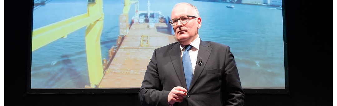 top_politiek's tweet card. Eurocommissaris Frans Timmermans presenteerde onlangs zijn ambitieuze Europese Green Deal. Hij wil veel geld uittrekken om de economie groener te maken.