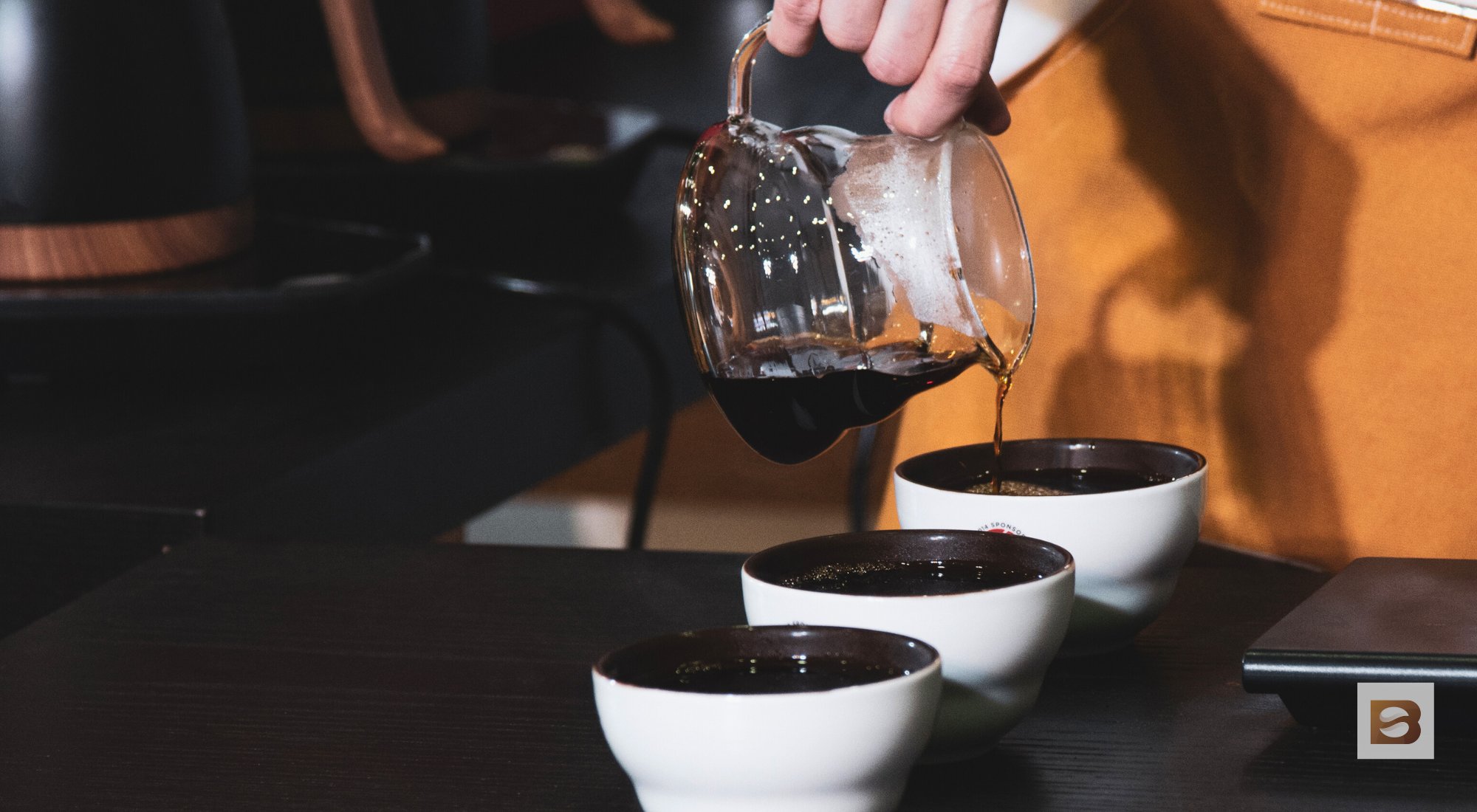 BeanGroundBlog's tweet card. Keep your coffee hot with 12 proven methods. From preheating mugs to thermal carafes and smart cups, discover the best ways to enjoy a hot cup.