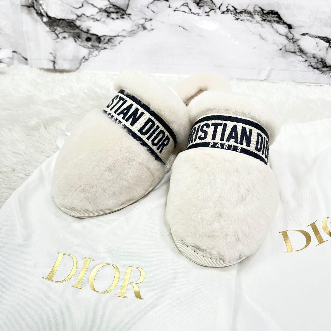 CinemaCoder2025's tweet card. Christian Dior CHEN MOI ミュール サンダル モコモコをメルカリでお得に通販、誰でも安心して簡単に売り買いが楽しめるフリマサービスです。新品/未使用品も多数、支払いはクレジットカード・キャリア決済・コンビニ・銀行ATMが利用可能で、品物が届いてから出品者に入金される独自システムのため安心です。