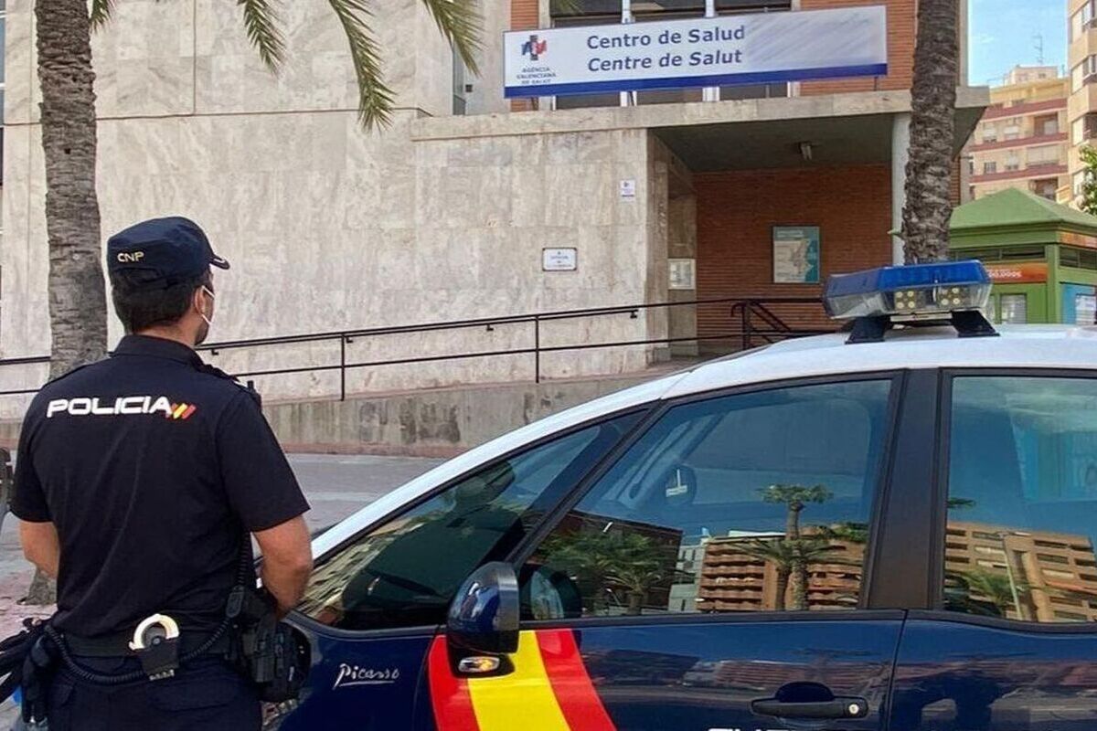 gaceta_es's tweet card. La Unidad de Familia y Mujer (UFAM) de la Policía Nacional asumió el caso y llevó a cabo las primeras diligencias