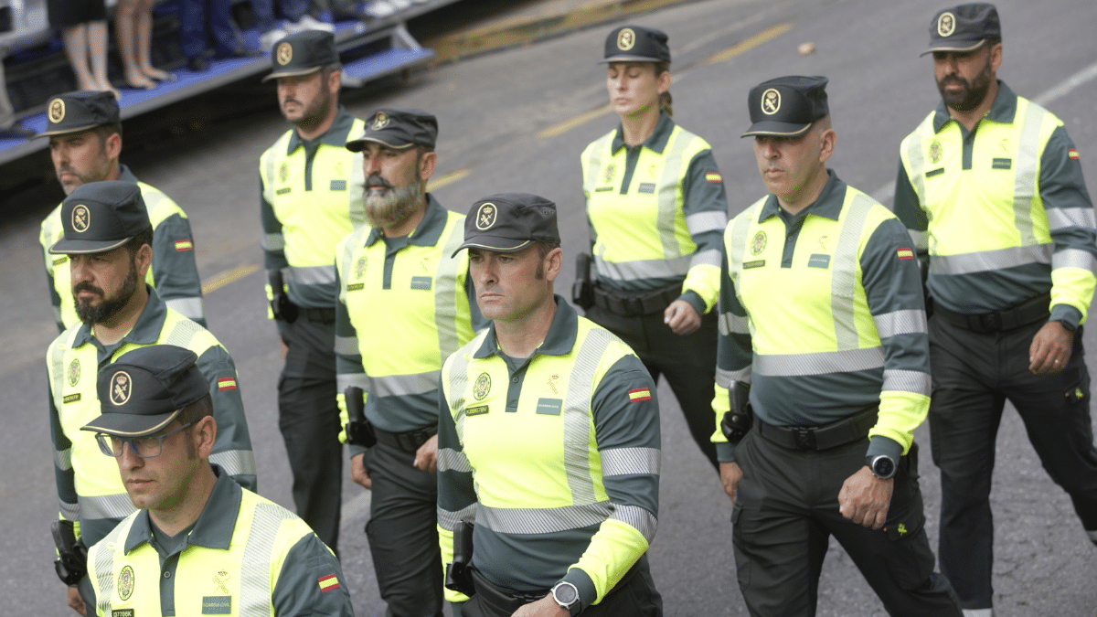 1905Civil's tweet card. La sentencia establece que su trabajo en redes no interfiere con sus obligaciones profesionales ni con el horario asignado a su puesto.