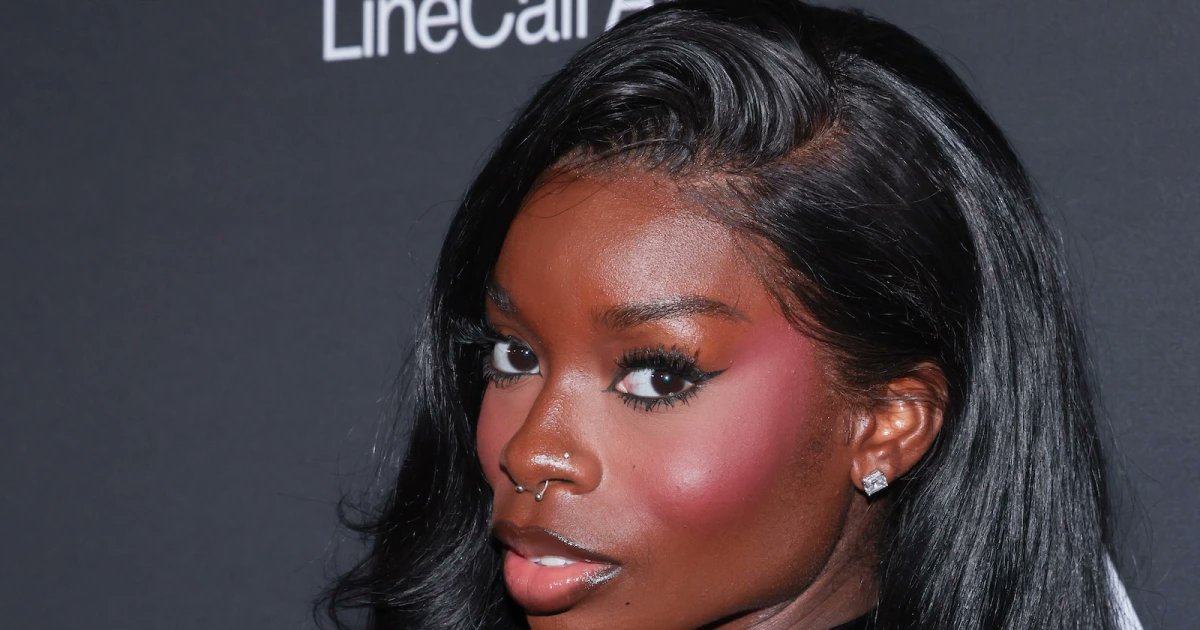 EBONY's tweet card. If you can send PR boxes, you can stand up for Black women. Olandria Carthen deserved better—and so did the promise of “diversity.” #InfluencerEthics #OlandriaCarthen